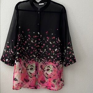 Liz Baker Black & Pink Floral Sheer Button-Front Tunic Blouse
Measures
Sz L